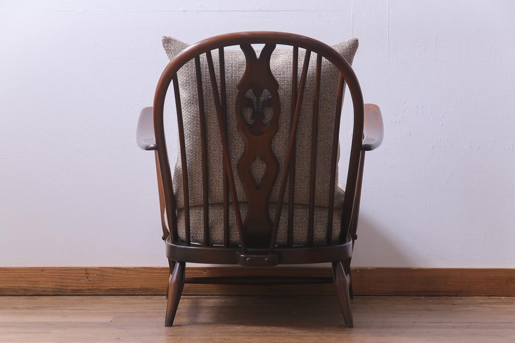 ヴィンテージ家具　イギリスビンテージ　ERCOL(アーコール)　ゆったりと座れる憩いのイージーチェア(ラウンジチェア、一人掛けソファ)(2)