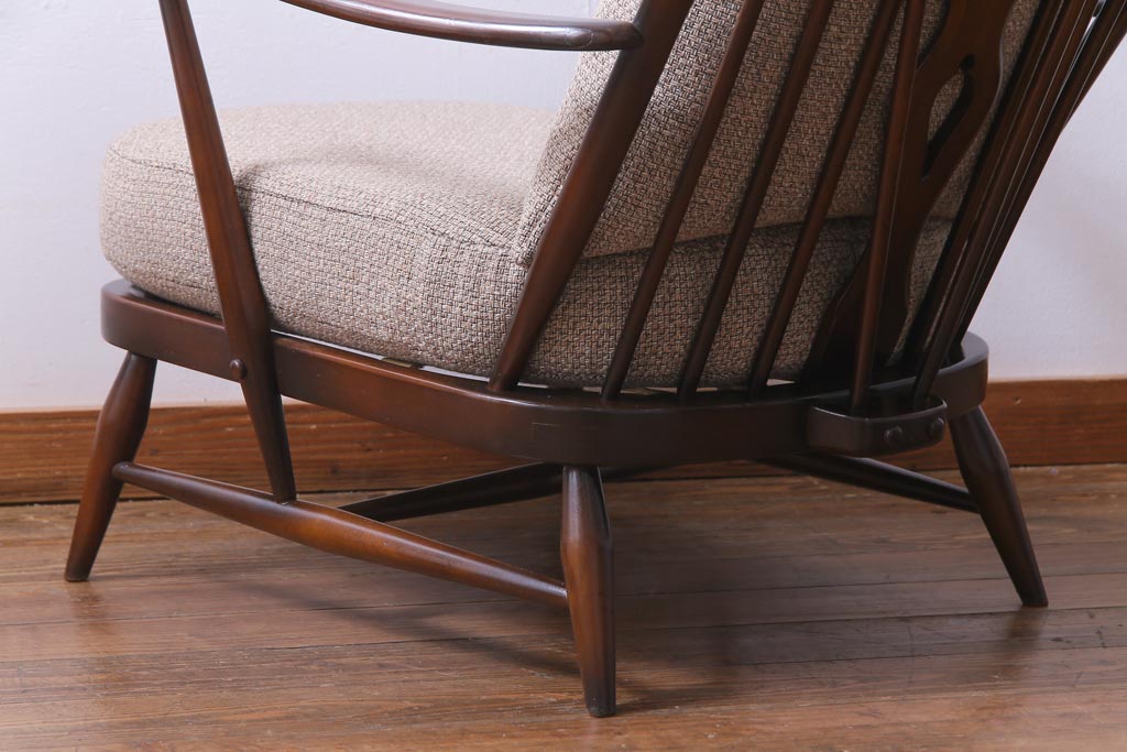 ヴィンテージ家具　イギリスビンテージ　ERCOL(アーコール)　ゆったりと座れる憩いのイージーチェア(ラウンジチェア、一人掛けソファ)(2)