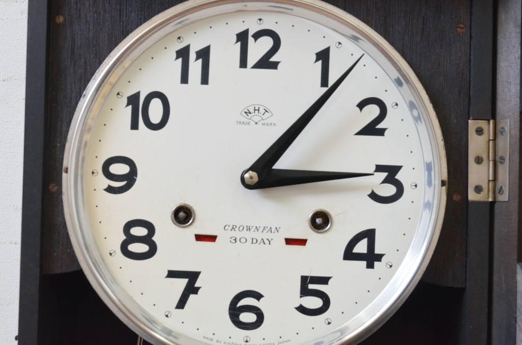 和製アンティーク　堀田時計店　TRADE MARK(トレードマーク)　N.H.T　CROWNFAN(クラウンファン)　30DAY　レリーフとクラシカルなデザインが魅力の掛け時計(柱時計、古時計、振り子時計)(R-072402)