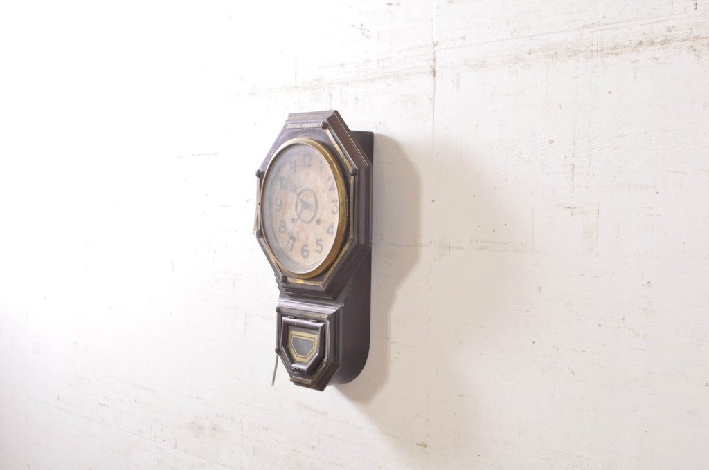 アンティーク時計　アメリカ　THE E. INGRAHAM&CO(イングラハム)　BRISTOL CONN　経年を感じる風合いが魅力の掛け時計(八角時計、柱時計、古時計)(R-072086)