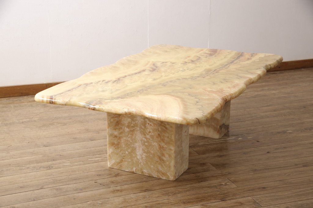 中古　イタリア高級家具　重厚な佇まいの大理石センターテーブル(ローテーブル)(定価約80万円)(R-054786)