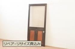 【オーダー建具実例】過去のオーダー建具を参考にサイズ縮小し、片引き戸3枚を再現製作。平型戸車、引き手を取り付け、当店オリジナルの花菱模様ガラス、すりガラス、色ガラスをご希望の箇所へ組み入れました。濃い茶色の着色で仕上げ、大正ロマンな雰囲気に。(ガラス戸、建具)