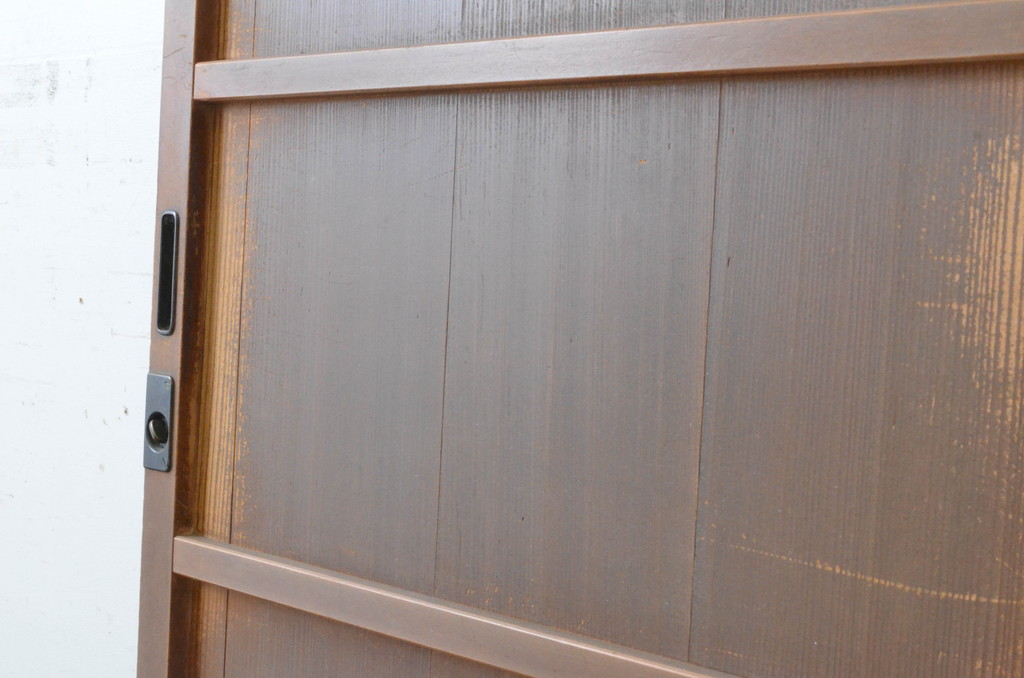 アンティーク建具　上手物!!　美しい柾目　鍵付き横桟板戸1枚(舞良戸、帯戸、引き戸)(R-065509)