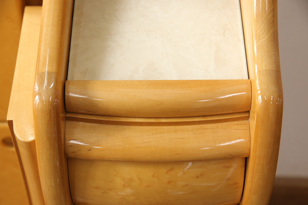 中古　IDC大塚家具　アベイル　バーズアイ(鳥眼杢)　メープル　温かみのある色合いと滑らかで美しい木肌がラグジュアリーな空間を演出するドレッサー、チェアセット(鏡台、姿見)(定価約24万円)(R-051043)