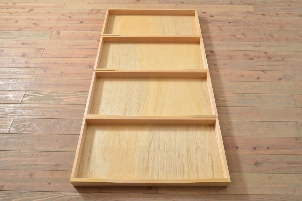 中古　美品　軽井沢彫り　衣装盆付き!　前面いっぱいに彫られた菖蒲が見事な和たんす(和箪笥、着物タンス、洋服たんす、引き出し、チェスト)(R-055763)