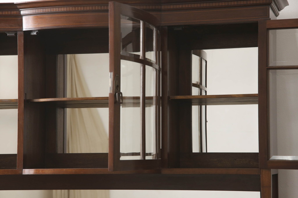 イギリスアンティーク　高級品!象嵌があしらわれたマホガニー材製のキャビネット(収納棚、戸棚、食器棚)(R-048484)