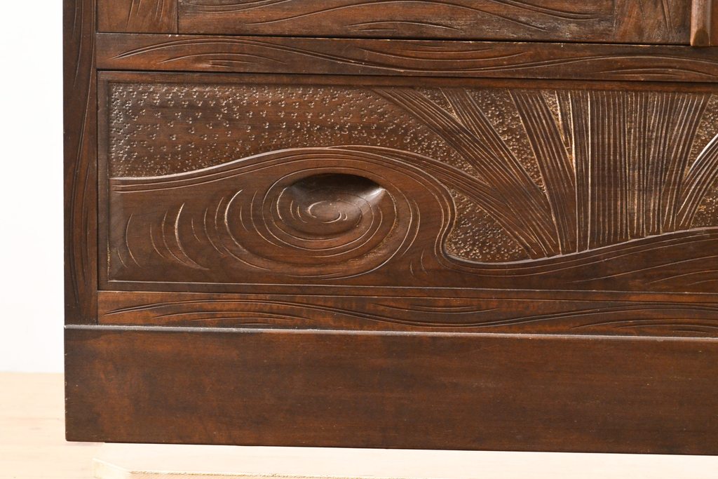 中古　軽井沢彫り　和の趣溢れる佇まいが目を引くワードローブ(洋服タンス、収納棚)(R-055767)