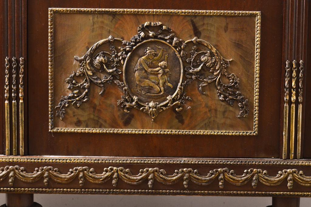 最高級　スペインビンテージ　美術品のような真鍮飾りが美しいキャビネット(収納棚、飾り棚、ガラスケース、ショーケース、キュリオケース、ヴィンテージ)(R-055782)