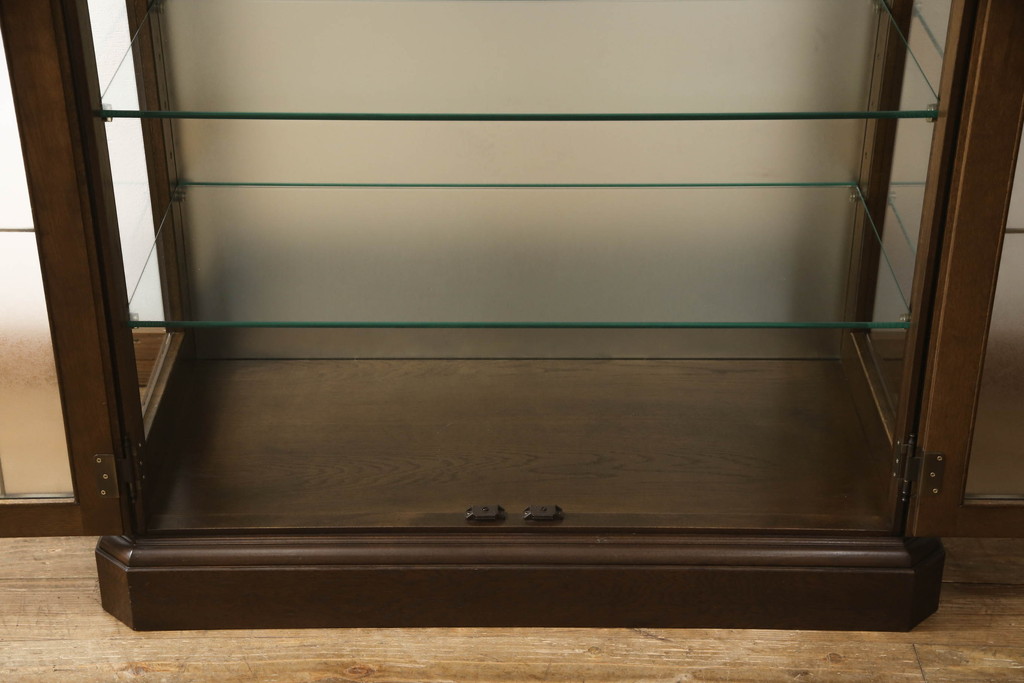 中古　美品　カリモク家具(karimoku)　domani(ドマーニ)　QUEENS　LIFE(クイーンズライフ)　洗練されたデザインが美しいキュリオケース(飾り棚、ガラスケース、ショーケース、キャビネット)(定価約40万円)(R-064386)