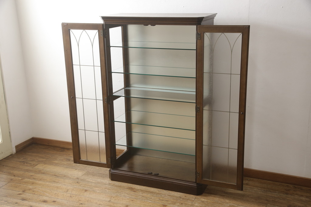 中古　美品　カリモク家具(karimoku)　domani(ドマーニ)　QUEENS　LIFE(クイーンズライフ)　洗練されたデザインが美しいキュリオケース(飾り棚、ガラスケース、ショーケース、キャビネット)(定価約40万円)(R-064386)