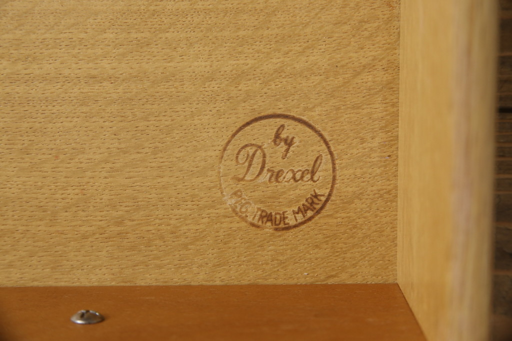 中古　DREXEL HERITAGE(ドレクセルヘリテイジ)　Triune(トライユン)　マホガニー材　気品ある佇まいが美しいサイドボード(サイドチェスト、引き出し)(R-062840)