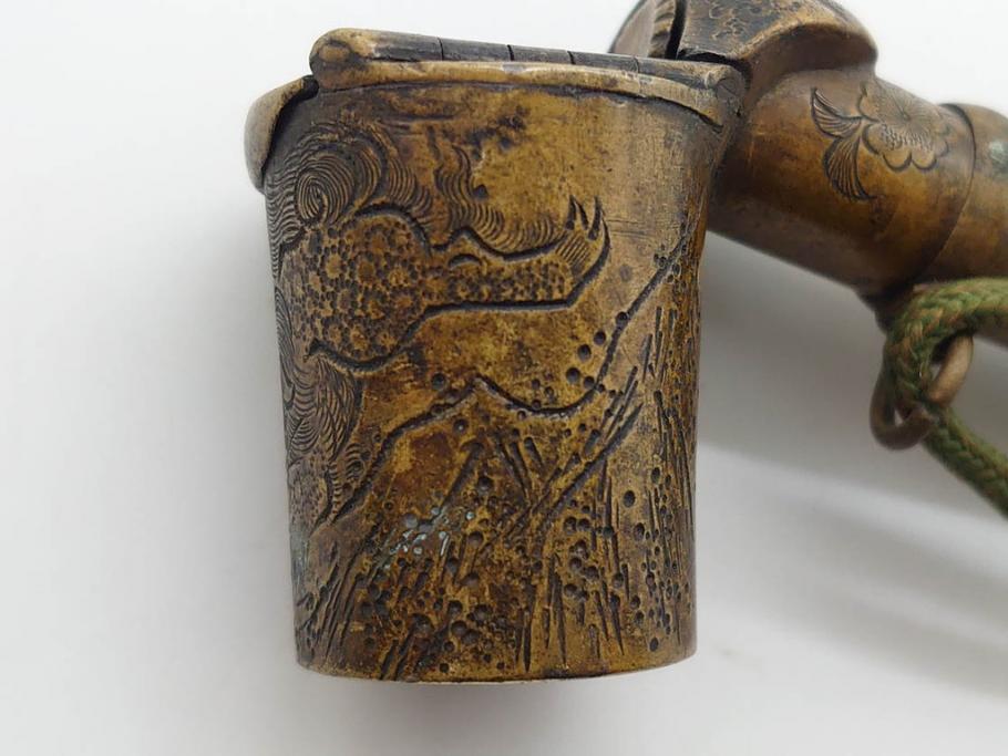 古銅　彫金　家紋　獅子　トンボ　細かな細工に惹かれる矢立(ライオン、とんぼ、蜻蛉、書道具、筆記用具、文具、携帯用)(R-079646)