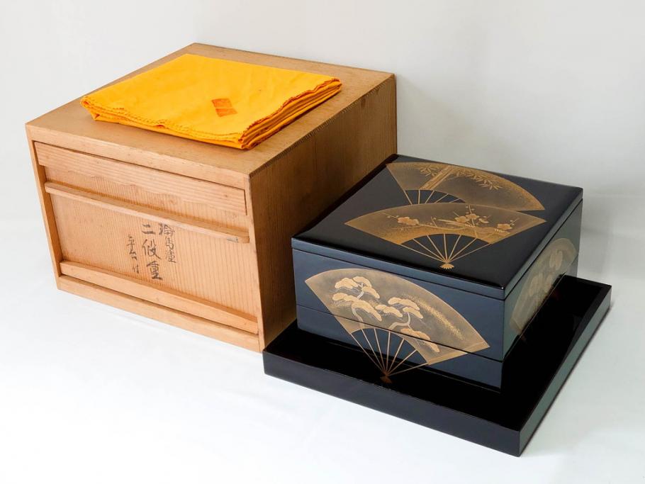 総本家濱田屋　輪島塗　漆器　木製　金蒔絵　平台付　扇面　松竹梅　格式高い雰囲気の二段重(菊、花、お重、重箱、黄袋付き、共箱付き)(R-079652)