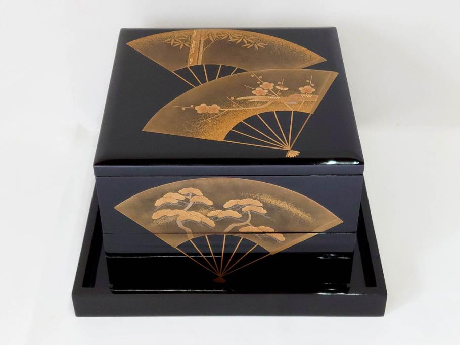 総本家濱田屋　輪島塗　漆器　木製　金蒔絵　平台付　扇面　松竹梅　格式高い雰囲気の二段重(菊、花、お重、重箱、黄袋付き、共箱付き)(R-079652)