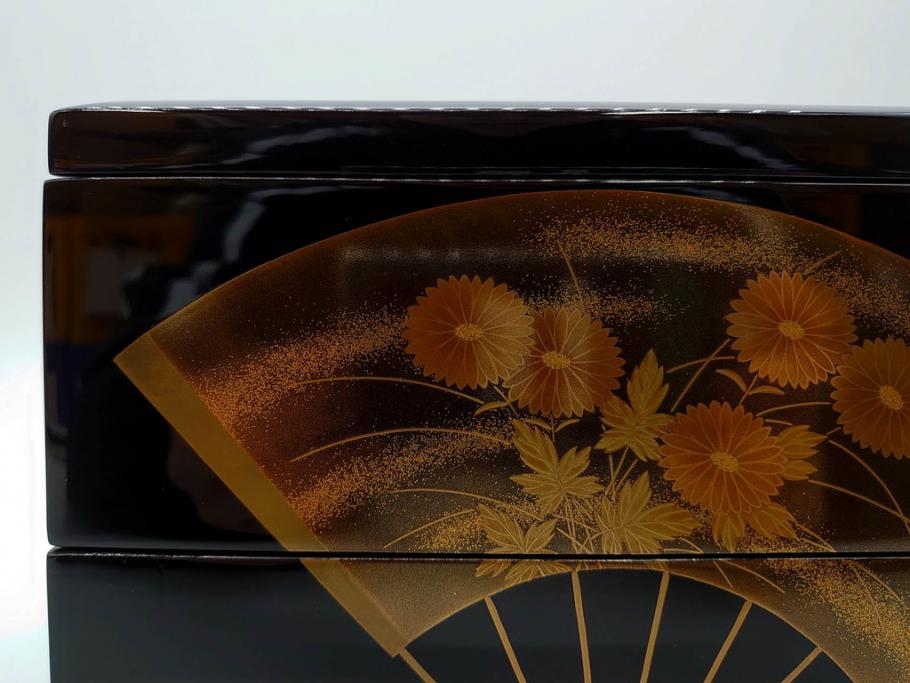 総本家濱田屋　輪島塗　漆器　木製　金蒔絵　平台付　扇面　松竹梅　格式高い雰囲気の二段重(菊、花、お重、重箱、黄袋付き、共箱付き)(R-079652)