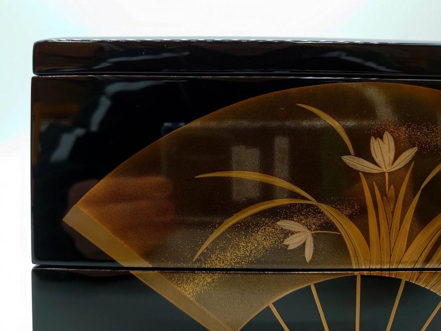 総本家濱田屋　輪島塗　漆器　木製　金蒔絵　平台付　扇面　松竹梅　格式高い雰囲気の二段重(菊、花、お重、重箱、黄袋付き、共箱付き)(R-079652)
