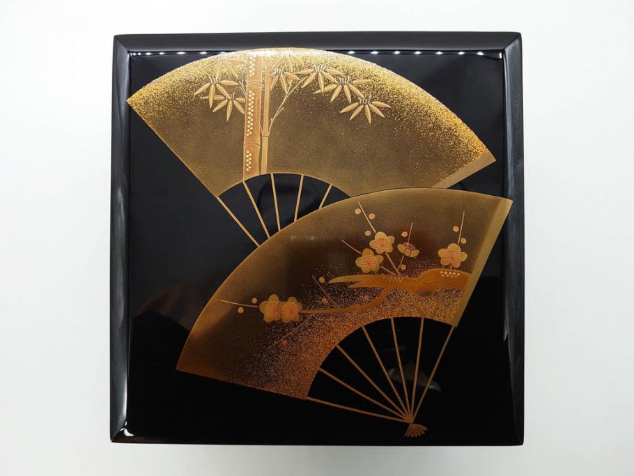 総本家濱田屋　輪島塗　漆器　木製　金蒔絵　平台付　扇面　松竹梅　格式高い雰囲気の二段重(菊、花、お重、重箱、黄袋付き、共箱付き)(R-079652)
