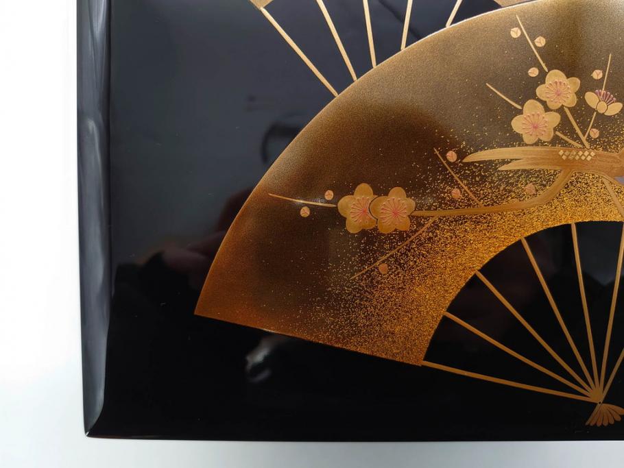 総本家濱田屋　輪島塗　漆器　木製　金蒔絵　平台付　扇面　松竹梅　格式高い雰囲気の二段重(菊、花、お重、重箱、黄袋付き、共箱付き)(R-079652)