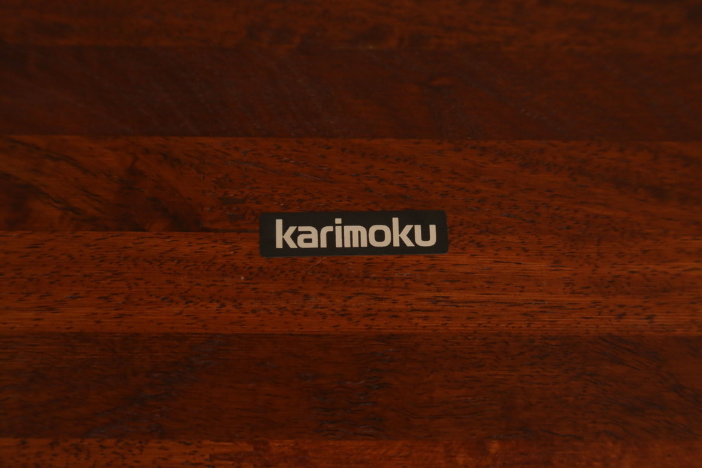 和製ビンテージ　希少モデル!!　カリモク家具(karimoku)　最上位シリーズ「ビベンテ」　花梨(カリン)材　凝ったデザインがお部屋のアクセントになるダイニングテーブル(食卓、2人掛け、4人掛け、ヴィンテージ)(定価約37万円)(R-064496)