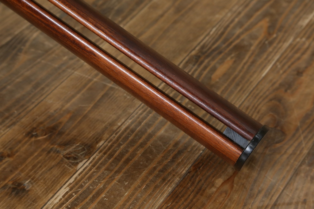 和製ビンテージ　希少モデル!!　カリモク家具(karimoku)　最上位シリーズ「ビベンテ」　花梨(カリン)材　凝ったデザインがお部屋のアクセントになるダイニングテーブル(食卓、2人掛け、4人掛け、ヴィンテージ)(定価約37万円)(R-064496)