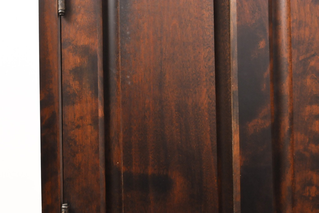 中古　北海道民芸家具　天板付きリメイク　落ち着いた空間づくりにおすすめのサイドボード(収納棚、戸棚、キャビネット)(R-055816)