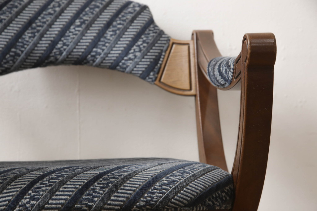 中古　DREXEL HERITAGE(ドレクセルヘリテイジ)　ESPERANTO(エスペラント)　上品な曲線デザインが高級感を醸し出すアーム付きダイニングチェア(アームチェア、イス、椅子)(定価約24万円)(R-066187)