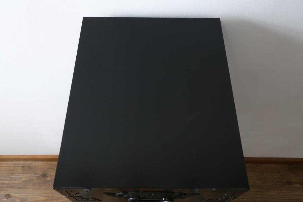 中古　国産民芸家具　落ち着いた色合いと立派な金具が美しい縦型の仙台箪笥(整理箪笥、収納箪笥、引き出し、チェスト)(R-073405)