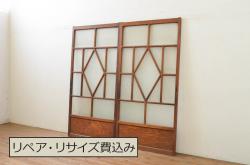 【セミオーダー家具実例】昭和初期の板戸に高品質リペアを施しました。3枚組をそれぞれ片引き戸としてお使いいただけるよう、高さと幅はお客様ご希望のサイズにリサイズ。お色味は現状のお色に近しい塗料で着色し、ワントーンほど濃いお色で仕上げました。(建具、引き戸)