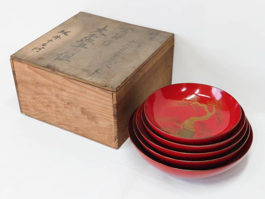 明治3年　朱塗　金蒔絵　漆器　木製　五ツ組　雅な雰囲気漂う大盃5点セット(松、牡丹、花、風景、漆芸、杯、酒器、和食器、共箱付き)(R-079685)