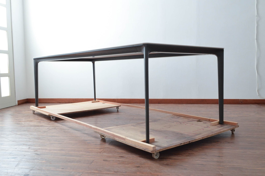 中古　展示品　新品同様品　arflex(アルフレックス)　Patrick Norguet(パトリック・ノルゲ)デザイン　IENA(イエナ)　DEKTON(デクトン)　無駄のない洗練されたデザインが素敵なダイニングテーブル(食卓、6人掛け、作業台、ミーティングテーブル、会議テーブル、打ち合わせテーブル)(定価約123万円)(R-079576)