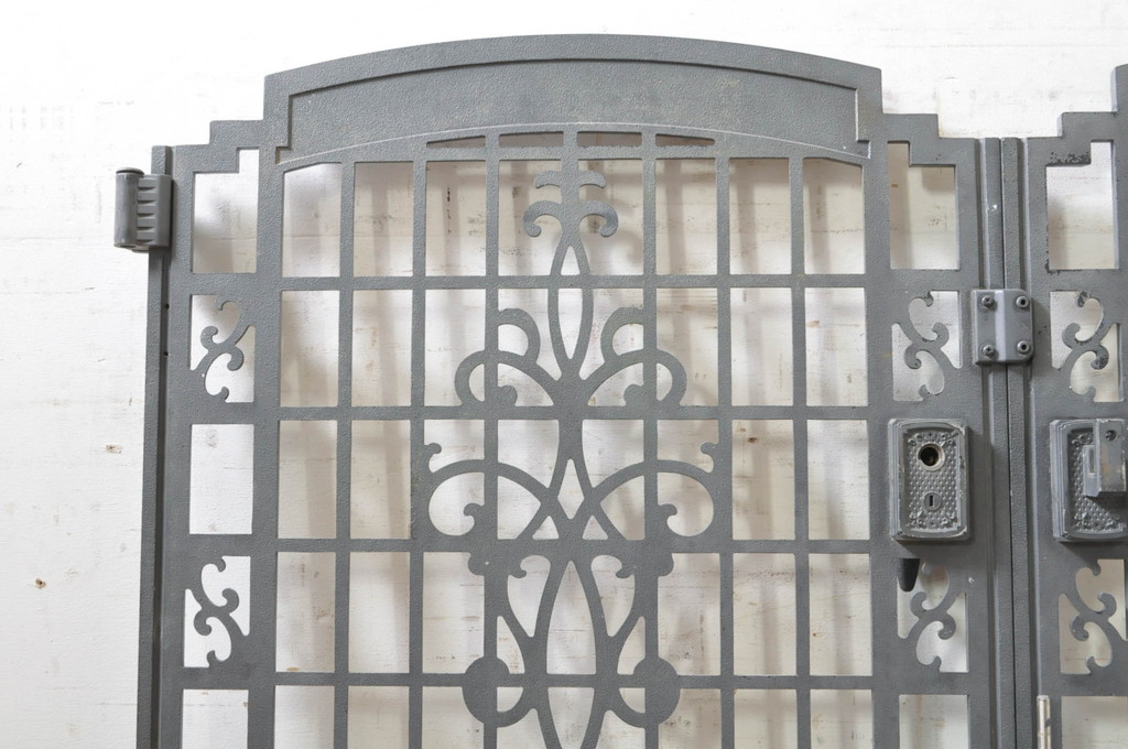 中古　アルミ製　品のあるデザインの門扉1対2枚セット(フェンス、ゲート)(R-072077)