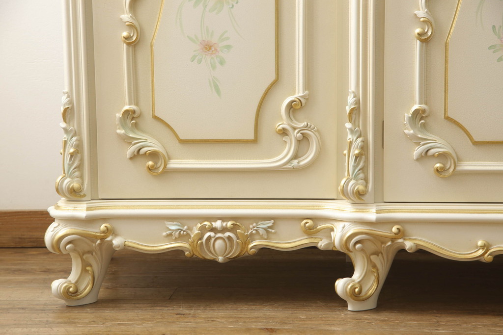 中古 美品 イタリア高級家具 SILIK(シリック) ロココ調の豪華な装飾が