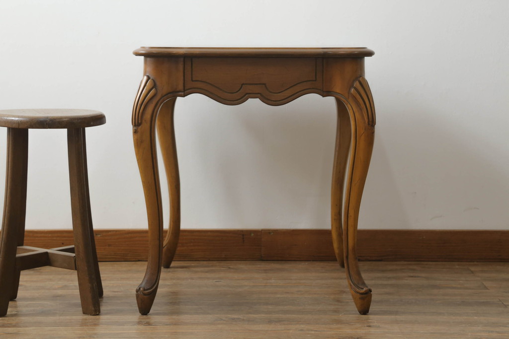 海外ビンテージ　引き出し付き　曲線を描く脚がエレガントで美しいサイドテーブル(ローテーブル、ヴィンテージ)(R-057412)
