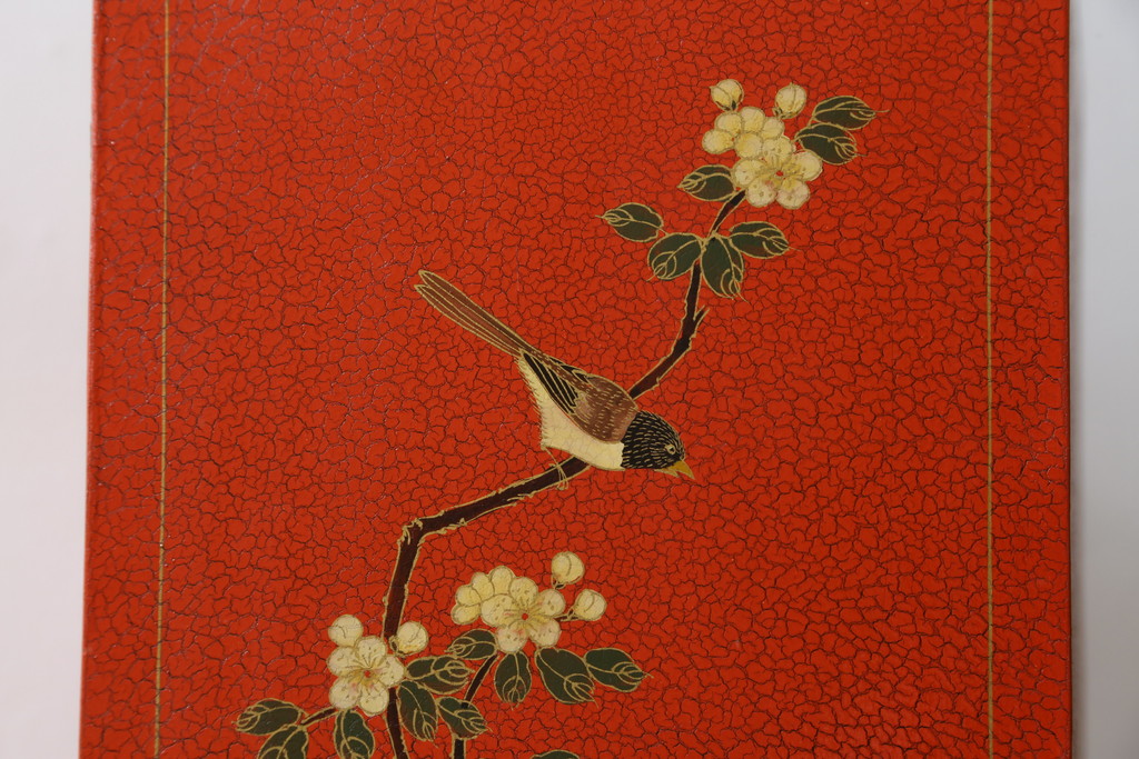 アジアンビンテージ　朱塗り　目の覚めるような朱色に優雅な花鳥図(梅、牡丹、竹)が描かれたキャビネット(収納棚、戸棚、サイドボード、サイドキャビネット、ヴィンテージ)(R-077558)