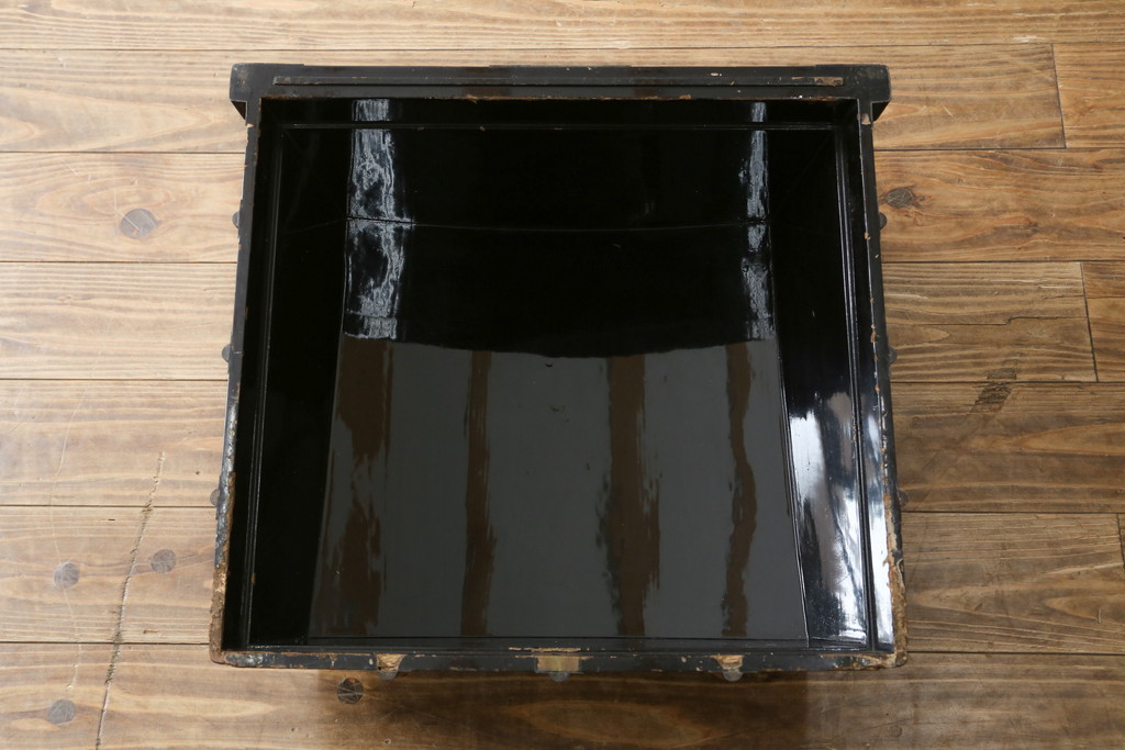 希少!!　江戸期　背負鎧櫃(よろいびつ)　彫金金具　武具　甲冑(R-079551)