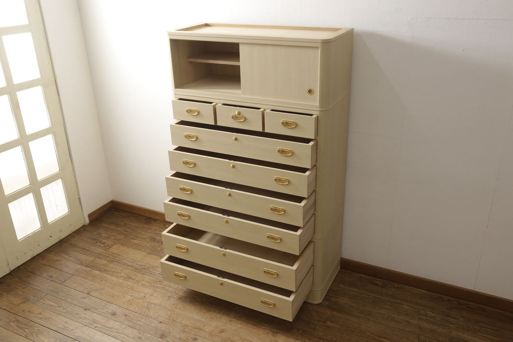 中古　美品　国産　職人手造り　上品な佇まいが魅力的な紀州総桐箪笥(胴丸、総桐たんす、引き出し、着物箪笥、衣装タンス)(定価推定約120万円)(R-060154)