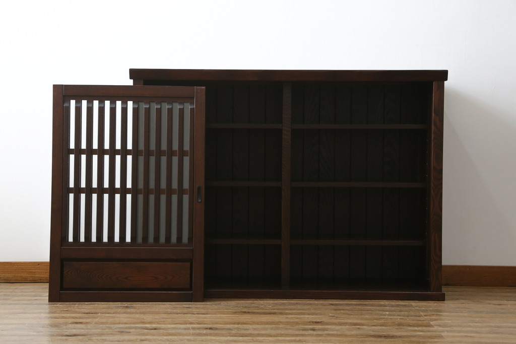 中古　民芸家具　展示未使用品　タモ材　上質な和の空間づくりに取り入れたいシックな水屋箪笥サイドボード(収納棚、戸棚、食器棚、キャビネット)(R-061455)