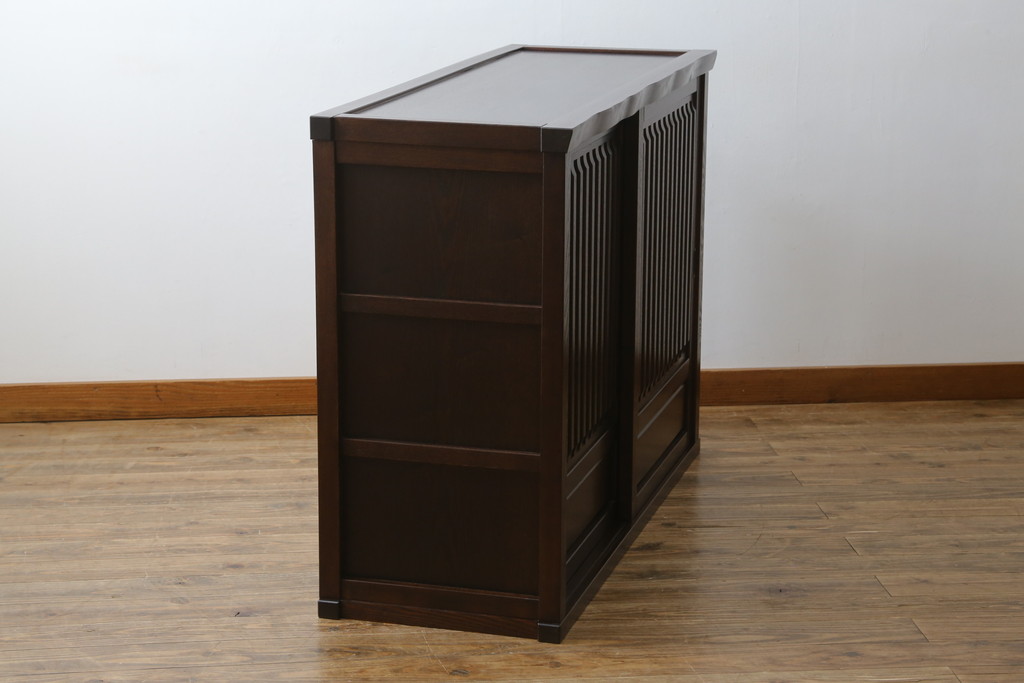 中古　民芸家具　展示未使用品　タモ材　上質な和の空間づくりに取り入れたいシックな水屋箪笥サイドボード(収納棚、戸棚、食器棚、キャビネット)(R-061455)