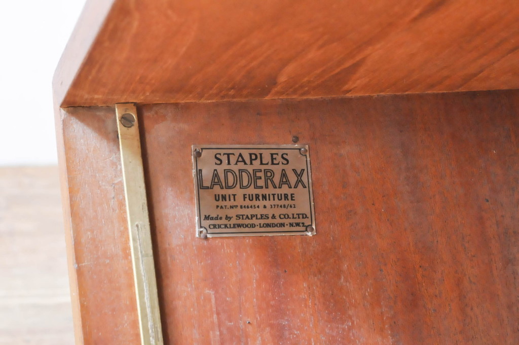 イギリスビンテージ　Staples & Co.Ltd(ステイプルズ)　robert heal(ロバート・ヒールズ)デザイン　LADDERAX(ラデラックス)　チーク材の温もり感じるローボード(ヴィンテージ、サイドキャビネット、サイドボード、収納棚、戸棚、英国)( R-065932)