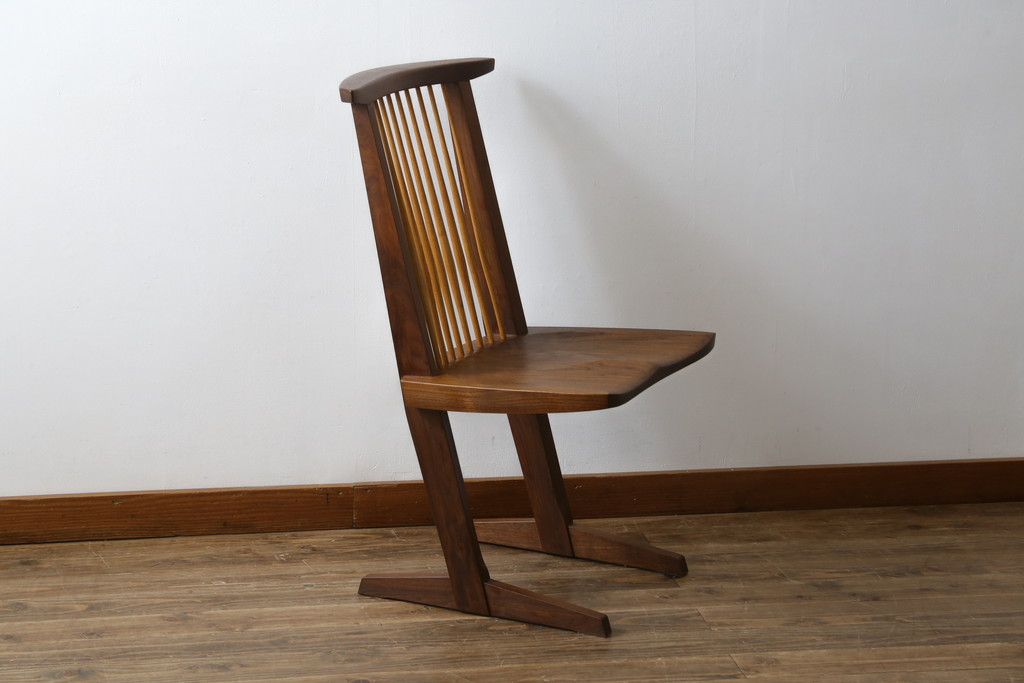 和製ビンテージ　美品　ジョージナカシマ　コノイドチェア(CONOID CHAIR)　CN101　スタイリッシュな佇まいのサイドチェア(ジョージ・ナカシマ、板座チェア、ダイニングチェア、椅子、イス、ヴィンテージ)(R-079710)
