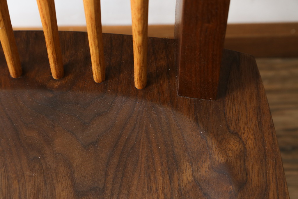 和製ビンテージ　美品　ジョージナカシマ　コノイドチェア(CONOID CHAIR)　CN101　スタイリッシュな佇まいのサイドチェア(ジョージ・ナカシマ、板座チェア、ダイニングチェア、椅子、イス、ヴィンテージ)(R-079710)