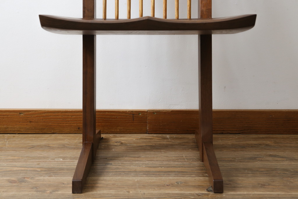 和製ビンテージ　美品　ジョージナカシマ　コノイドチェア(CONOID CHAIR)　CN101　スタイリッシュな佇まいのサイドチェア(ジョージ・ナカシマ、板座チェア、ダイニングチェア、椅子、イス、ヴィンテージ)(R-079710)