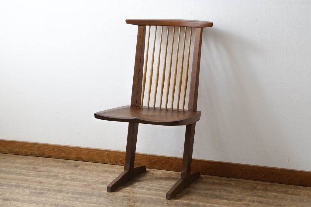 和製ビンテージ　美品　ジョージナカシマ　コノイドチェア(CONOID CHAIR)　CN101　スタイリッシュな佇まいのサイドチェア(ジョージ・ナカシマ、板座チェア、ダイニングチェア、椅子、イス、ヴィンテージ)(R-079711)