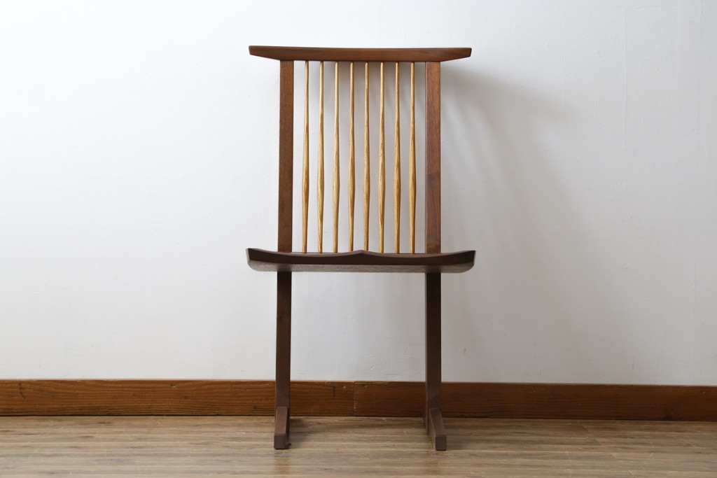 和製ビンテージ　美品　ジョージナカシマ　コノイドチェア(CONOID CHAIR)　CN101　スタイリッシュな佇まいのサイドチェア(ジョージ・ナカシマ、板座チェア、ダイニングチェア、椅子、イス、ヴィンテージ)(R-079711)