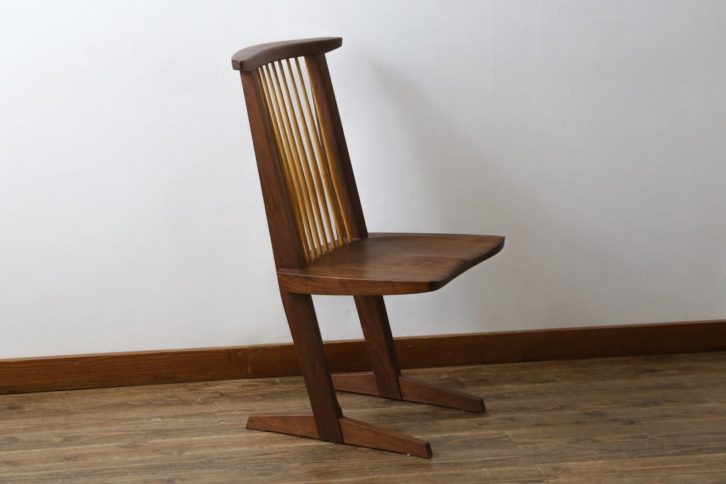 和製ビンテージ　美品　ジョージナカシマ　コノイドチェア(CONOID CHAIR)　CN101　スタイリッシュな佇まいのサイドチェア(ジョージ・ナカシマ、板座チェア、ダイニングチェア、椅子、イス、ヴィンテージ)(R-079711)
