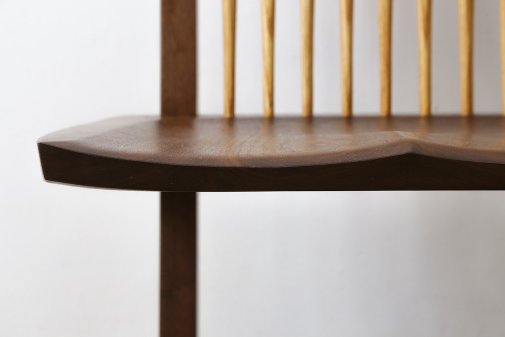 和製ビンテージ　美品　ジョージナカシマ　コノイドチェア(CONOID CHAIR)　CN101　スタイリッシュな佇まいのサイドチェア(ジョージ・ナカシマ、板座チェア、ダイニングチェア、椅子、イス、ヴィンテージ)(R-079711)