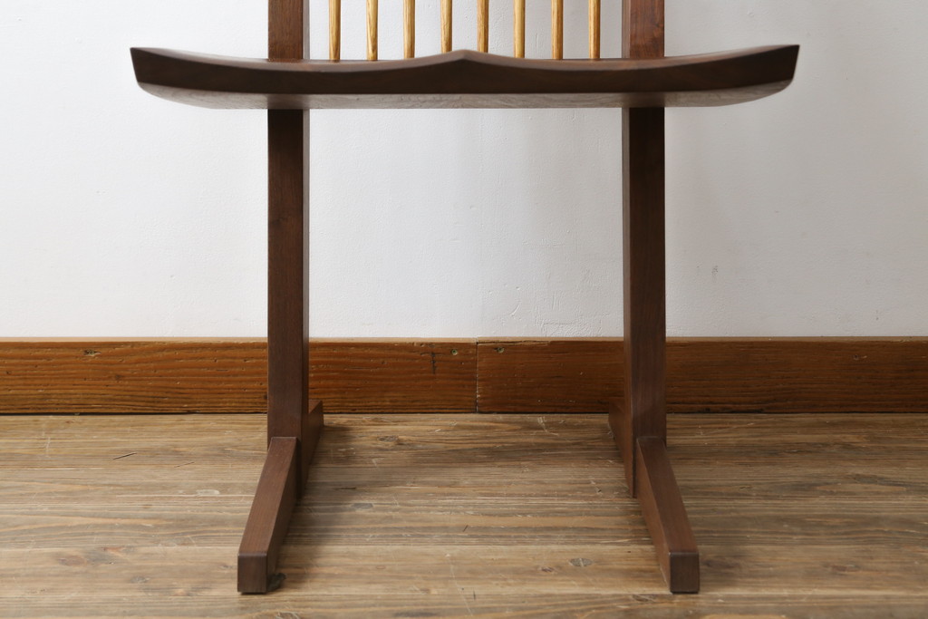 和製ビンテージ　美品　ジョージナカシマ　コノイドチェア(CONOID CHAIR)　CN101　スタイリッシュな佇まいのサイドチェア(ジョージ・ナカシマ、板座チェア、ダイニングチェア、椅子、イス、ヴィンテージ)(R-079711)