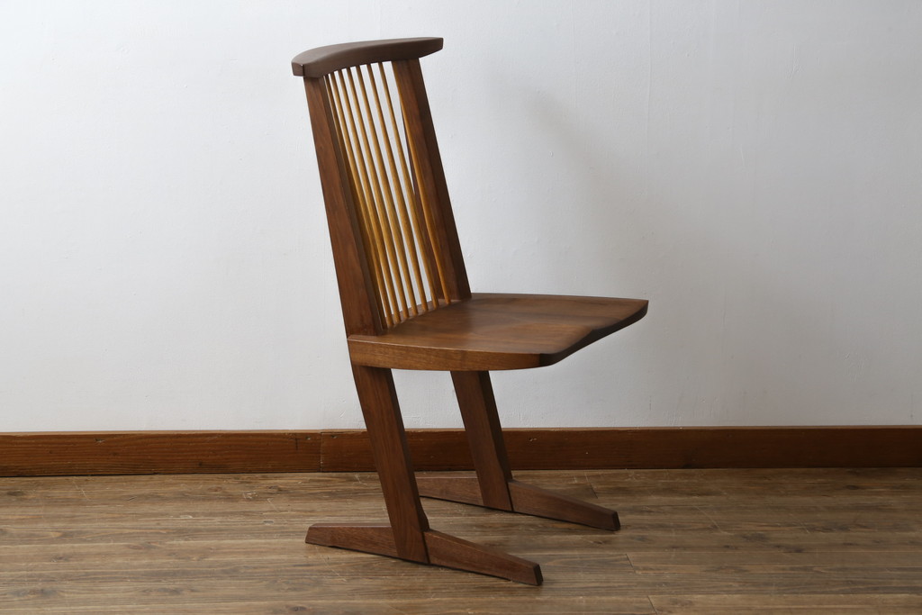 和製ビンテージ　美品　ジョージナカシマ　コノイドチェア(CONOID CHAIR)　CN101　スタイリッシュな佇まいのサイドチェア(ジョージ・ナカシマ、板座チェア、ダイニングチェア、椅子、イス、ヴィンテージ)(R-079712)