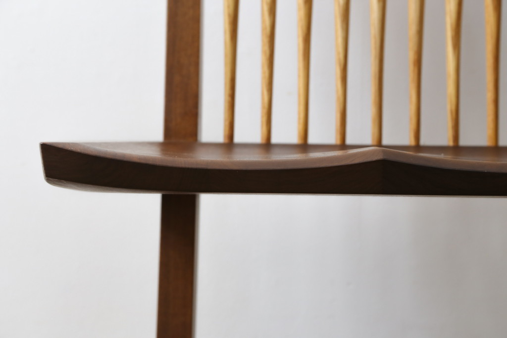 和製ビンテージ　美品　ジョージナカシマ　コノイドチェア(CONOID CHAIR)　CN101　スタイリッシュな佇まいのサイドチェア(ジョージ・ナカシマ、板座チェア、ダイニングチェア、椅子、イス、ヴィンテージ)(R-079712)
