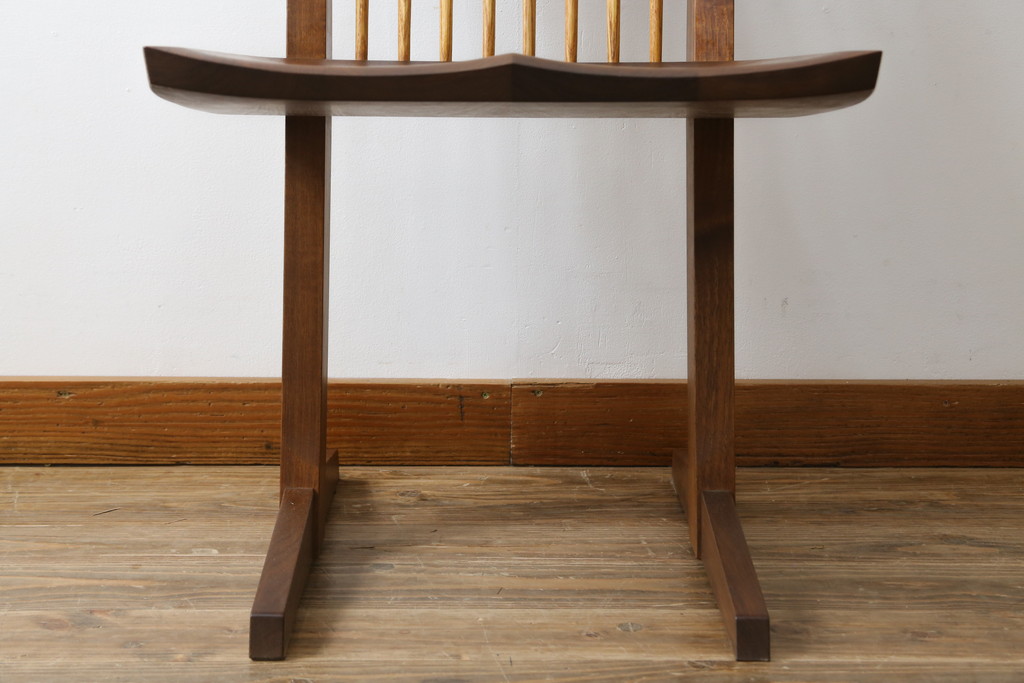 和製ビンテージ　美品　ジョージナカシマ　コノイドチェア(CONOID CHAIR)　CN101　スタイリッシュな佇まいのサイドチェア(ジョージ・ナカシマ、板座チェア、ダイニングチェア、椅子、イス、ヴィンテージ)(R-079712)